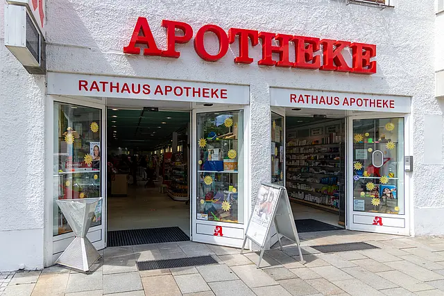 Bild des Eingagnsbereichs der Rathaus Apotheke Neumarkt